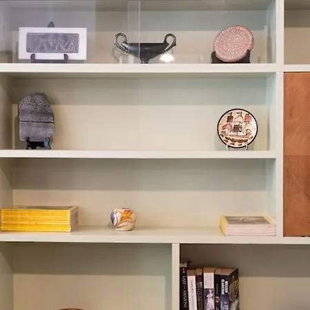 Vintage 1br In Exarchia Timeless